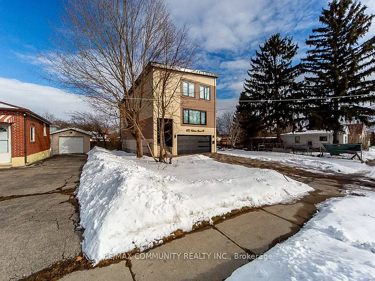 475 Wilson Rd N — Photo 2