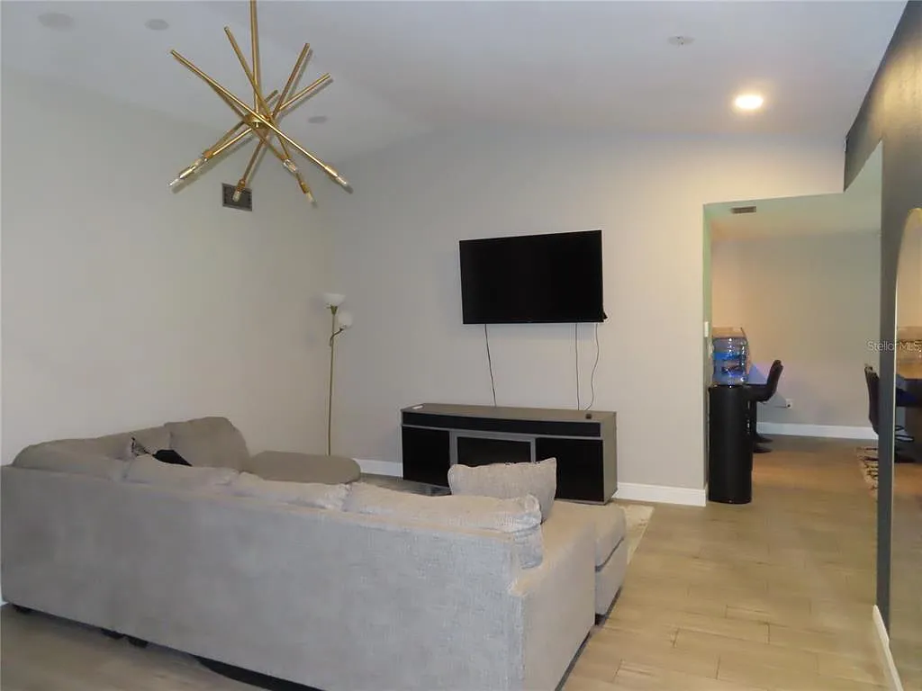 3 bed, 2.0 bath, 1544 sqft, $2,500 — Photo 4