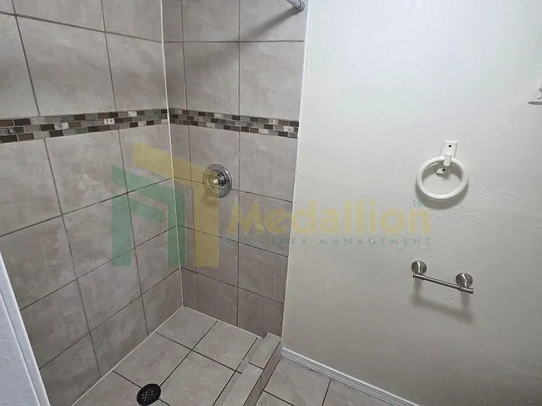 8509 S Yates Blvd — Photo 8