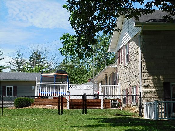 3rd image of 821 E Elmwood Ct N