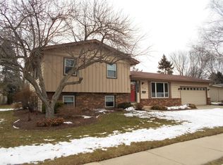 636 Meadow Ln, Burlington, WI 53105