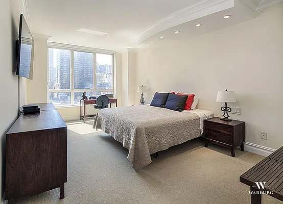 Rented by Warburg | media 10