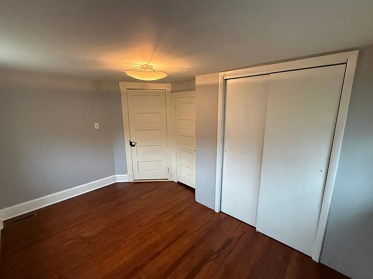406 Robbins St — Photo 16