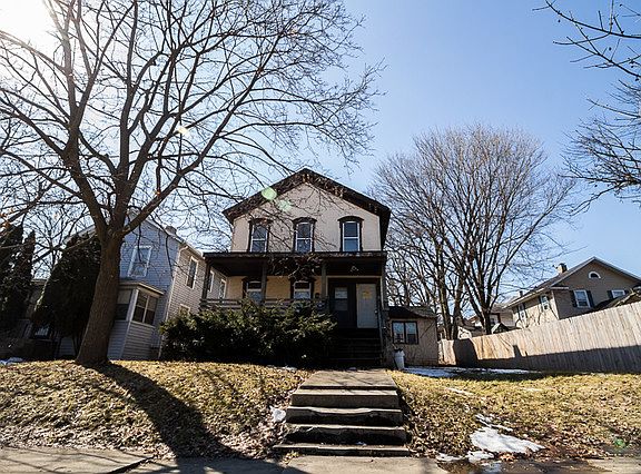 2nd image of 109 Illinois St