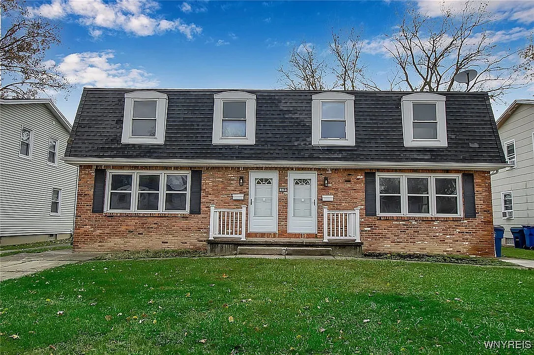 3 bed, 1.5 bath, 1200 sqft, $2,050 — Photo 1