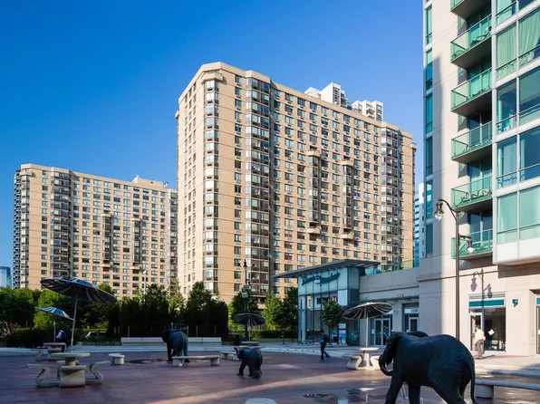 Waterside Square South at Newport