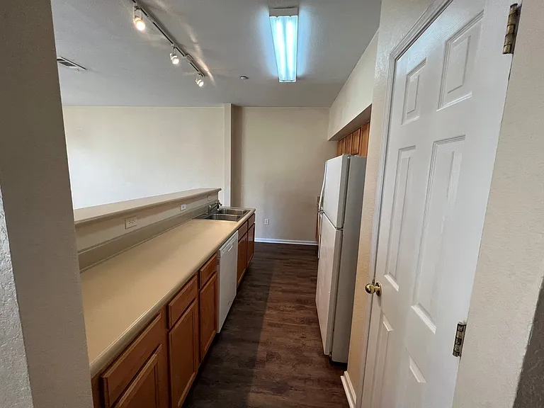 1028 Anniston Ct — Photo 8
