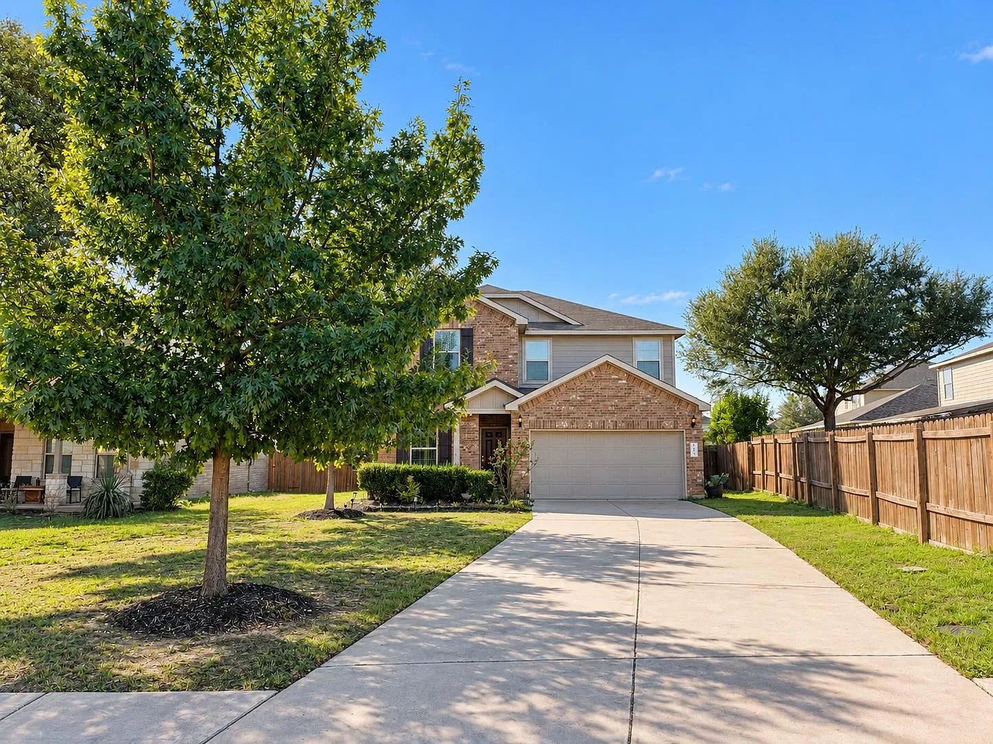 4 bed, 3.0 bath, 2202 sqft, $2,199 — Photo 2