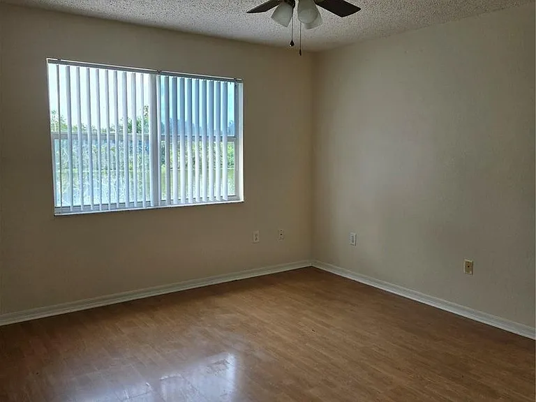 728 Burlwood St — Photo 13