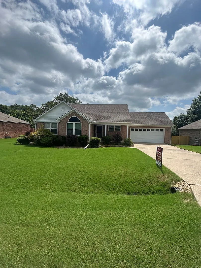 3 bed, 2.0 bath, 1364 sqft, $1,575 — Photo 2