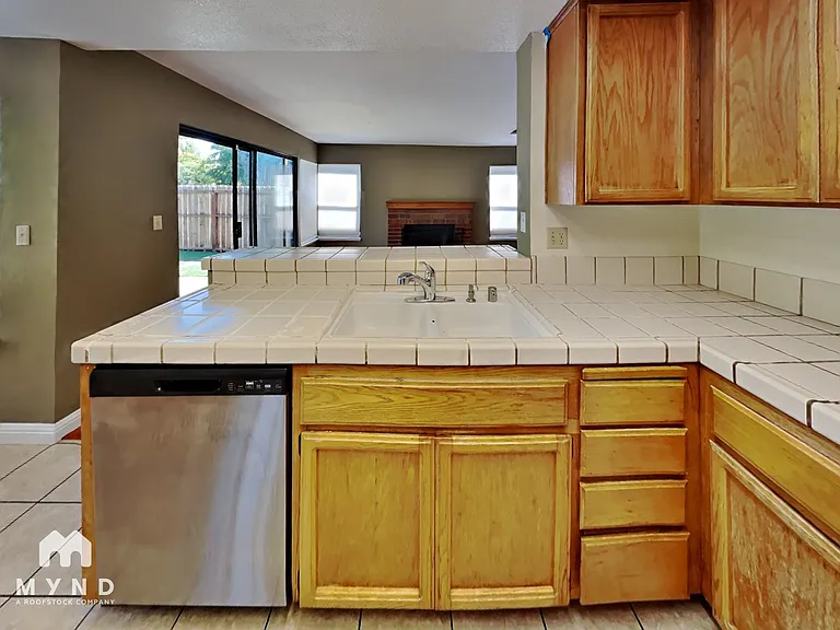 4721 Shannondale Dr — Photo 8