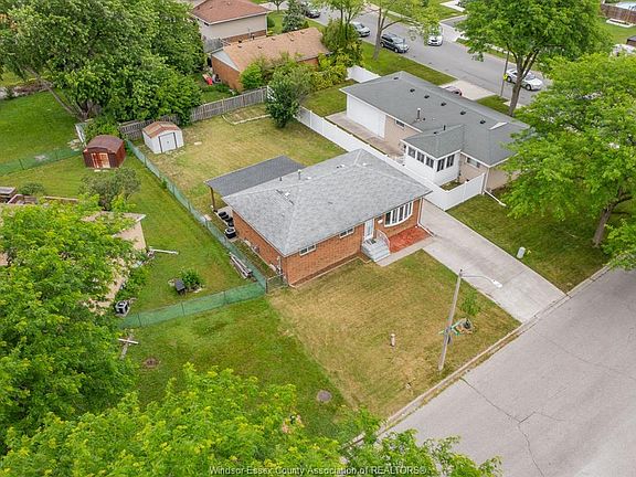3rd image of 5210 Queen Elizabeth Dr