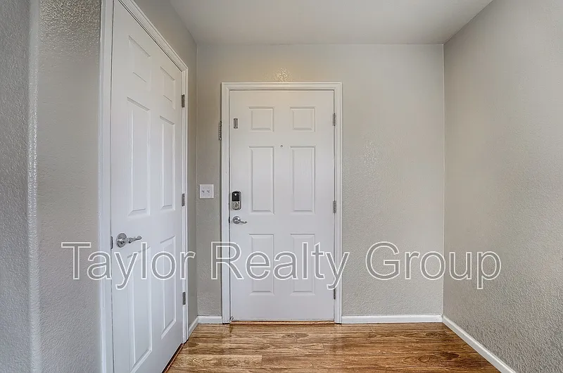 3 bed, 3.0 bath, 1684 sqft, $2,500 — Photo 3