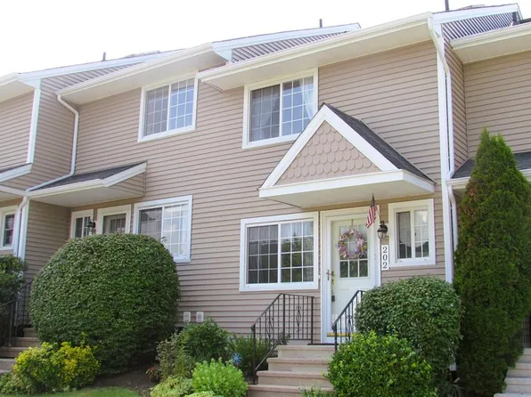 202 Covington Green Lane, Patterson, NY 12563