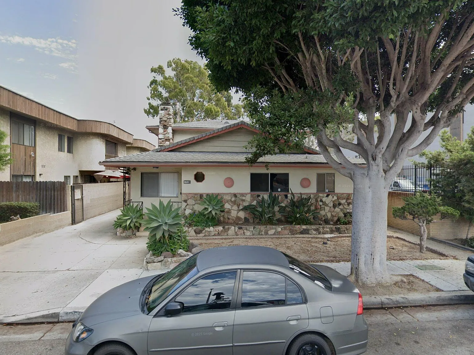 2 bed, 900 sqft, $2,450 — Photo 1