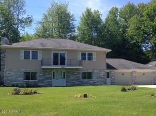 7440 E Hungerford Lake Dr, Big Rapids, MI 49307