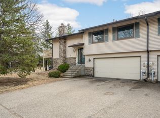 991 Pontiac Ln, Chanhassen, MN 55317