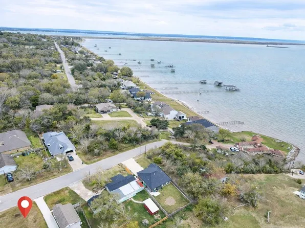 S Lobit St, La Porte, TX 77571