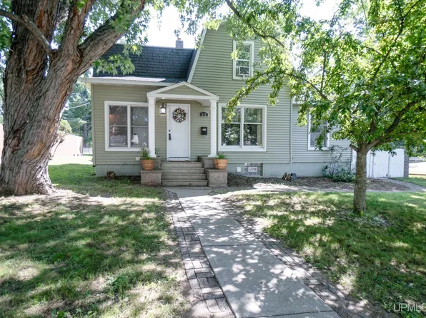 517 Cook St, Iron Mountain, MI 49801