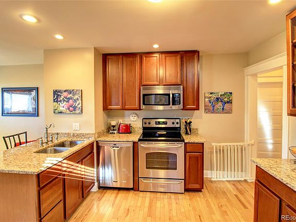 5th image of 3011 N York St