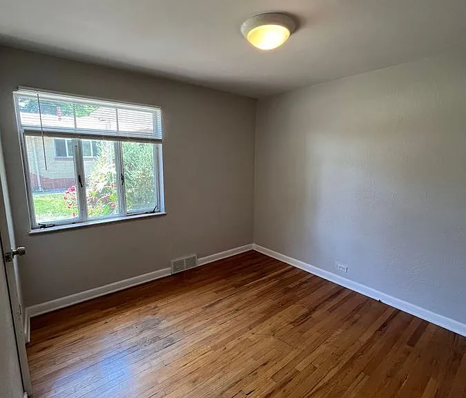 2435 S Corona St — Photo 11