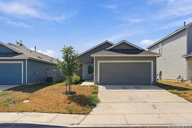 3 bed, 2.0 bath, 1392 sqft, $2,300 — Photo 2