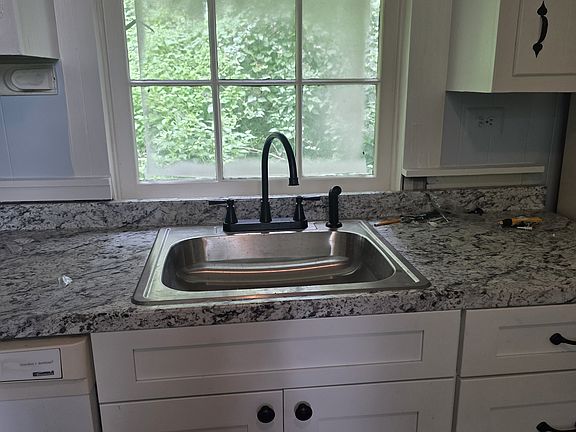 5th image of 1611 Hepburn Dr