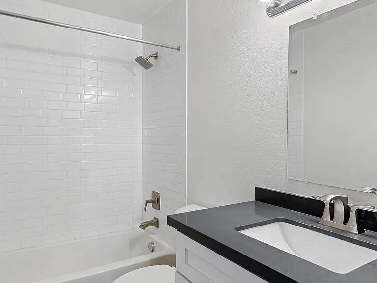 Thunderbird Apartments Shower