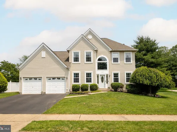 107 Fairway Dr, Langhorne, PA 19047