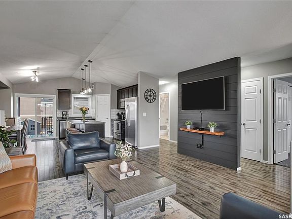 5th image of 703 Gowan ROAD
