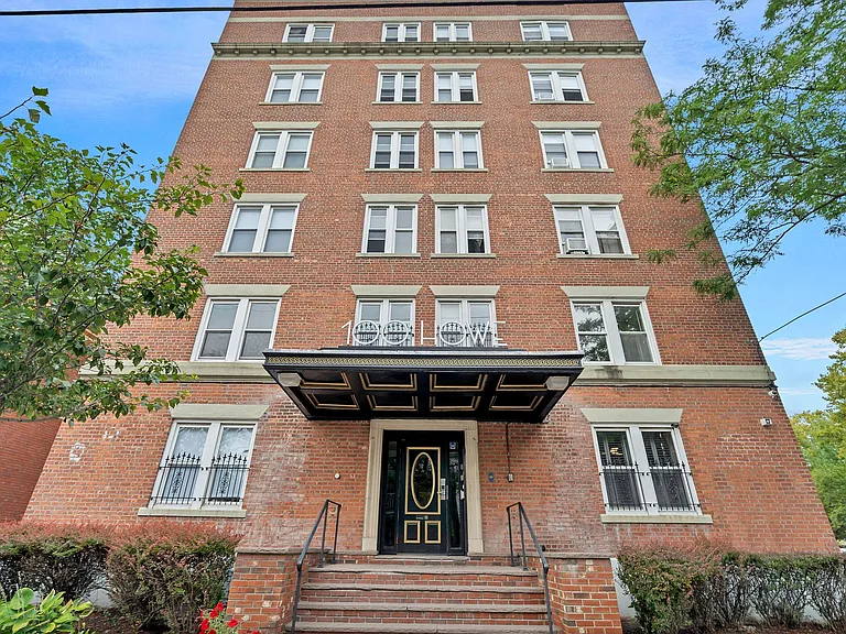 100 Howe Street — Photo 2