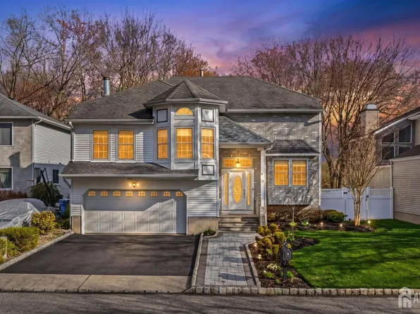 12 Pemberton Dr, Matawan, NJ 07747