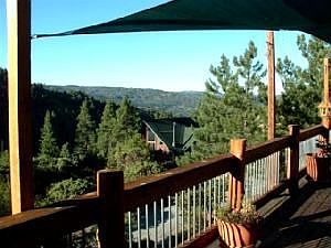 deck wraps around livingroom