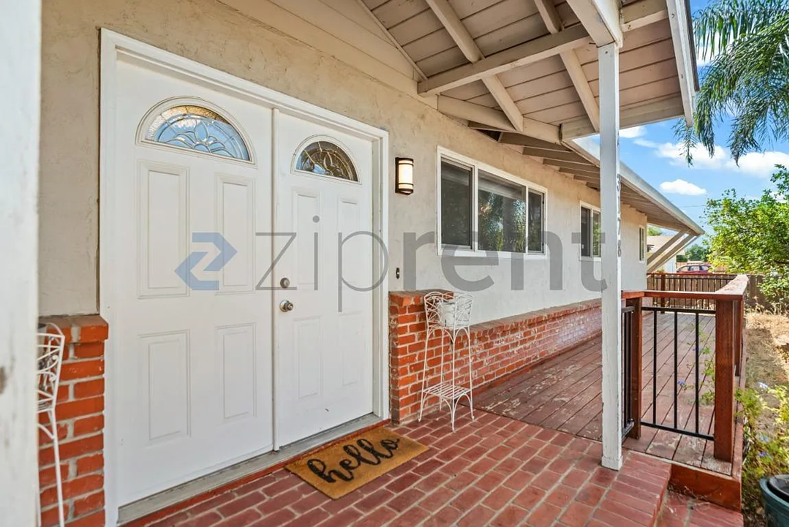 3 bed, 2.5 bath, 1951 sqft, $3,200 — Photo 4