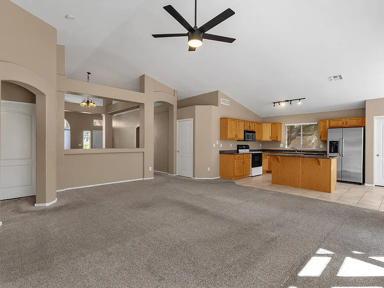 647 W Fremont Dr — Photo 18