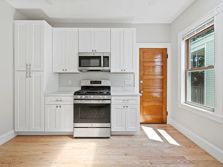 19 Taft St #1 — Photo 8