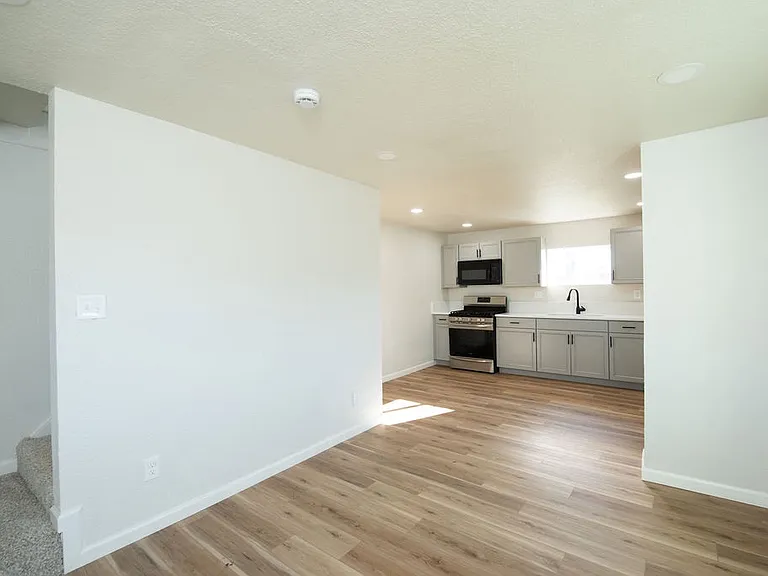 521 Imperial Ave #B — Photo 5