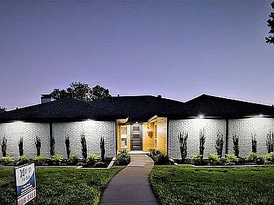 1st image of 4108 Desert Garden Dr