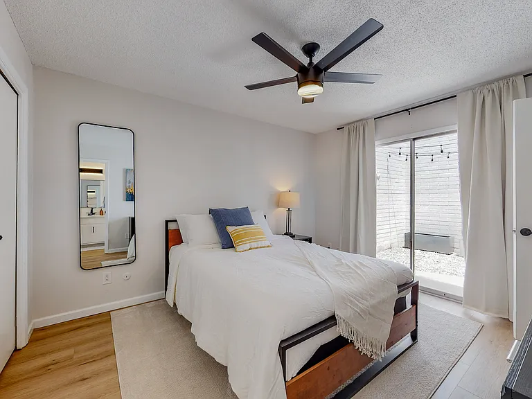Remodeled / Fully Loaded / Furnished 2 Bed / 2 Bath in Uptown — Photo 19
