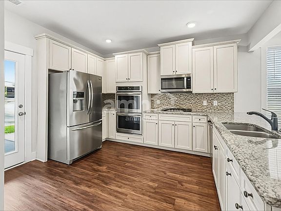 3rd image of 1104 Westlawn Blvd
