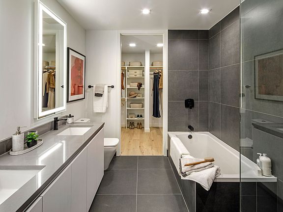 5th image of 1801 N Pearl St #404