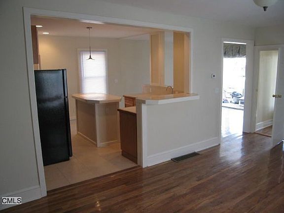 2nd image of 307 Grovers Ave