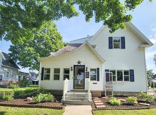 144 W Union St, Manchester, IA 52057