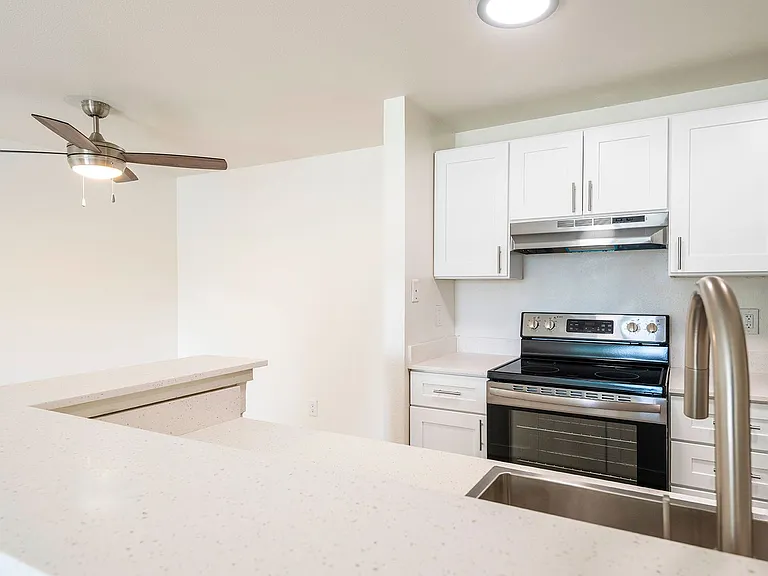 Alcove Apartment — Photo 20