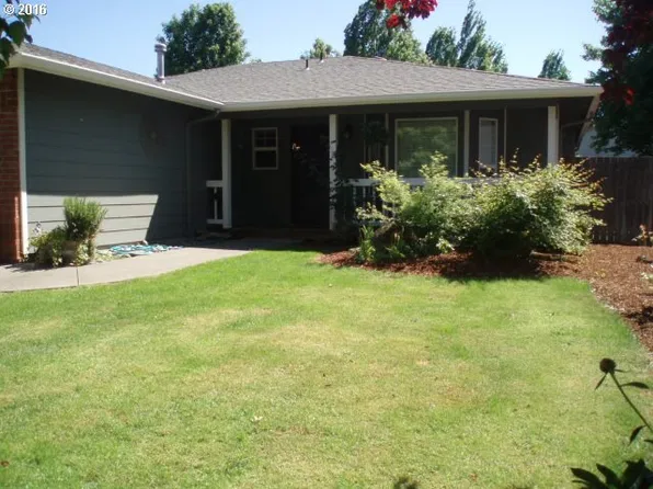 570 SW Honeysuckle Ct, McMinnville, OR 97128