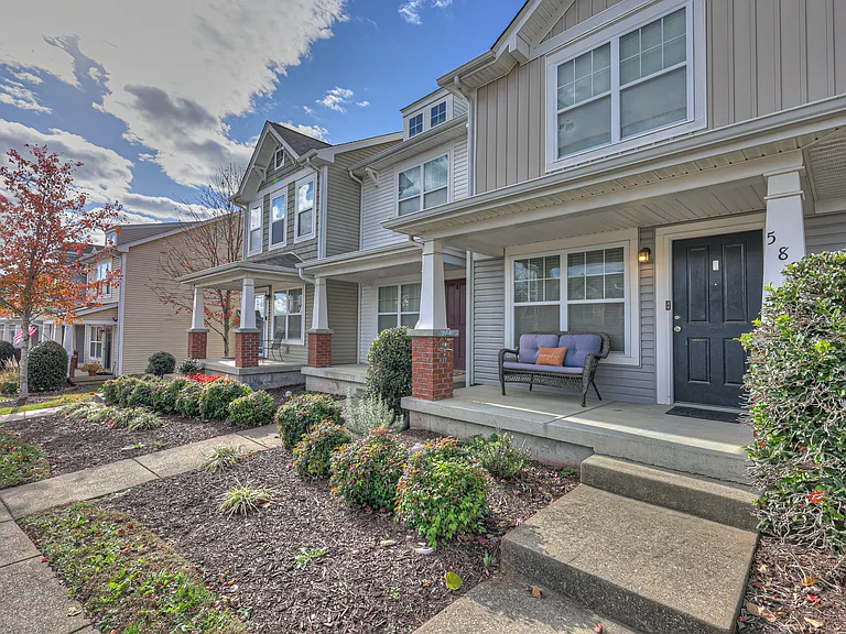 589 Bradburn Village Cir — Photo 35