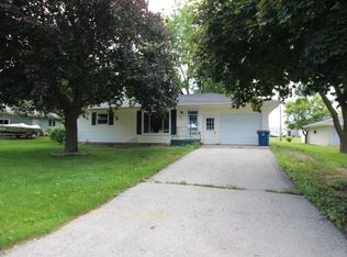 829 S Nash St, Hortonville, WI 54944
