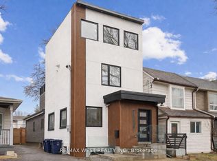 201 Rhodes Ave, Toronto, ON M4L3A2