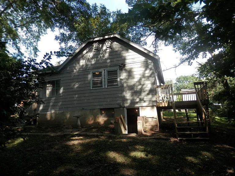 122 Avalon Ave — Photo 3