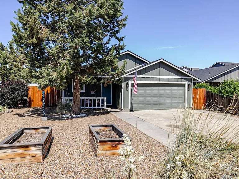 295 SW 25th St — Photo 1